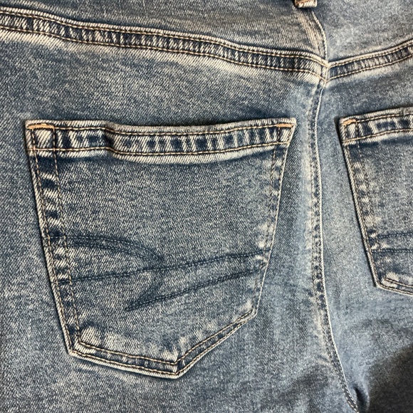 Women’s American Eagle Mom Jean Strigid Ripped torn knees size 0 - Picture 4 of 7